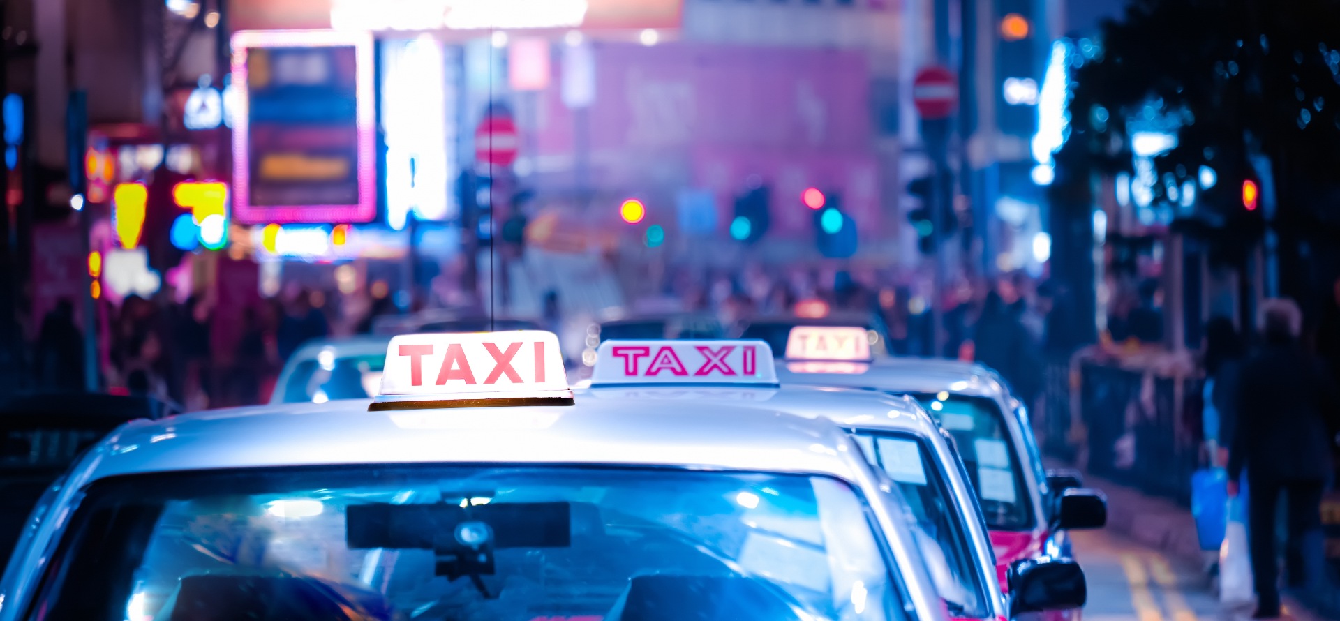 SINTRONES VBOX-3131 rugged in vehicle computer and fleet management hardware for taxi fleet management and smart mobility solutions.